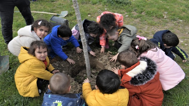 Bornovalı miniklerden doğaya can suyu!